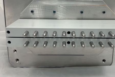 Dvacet hrotů najednou! Jak pracuje vícehrotový mikroúder pro Třinecké železárny?